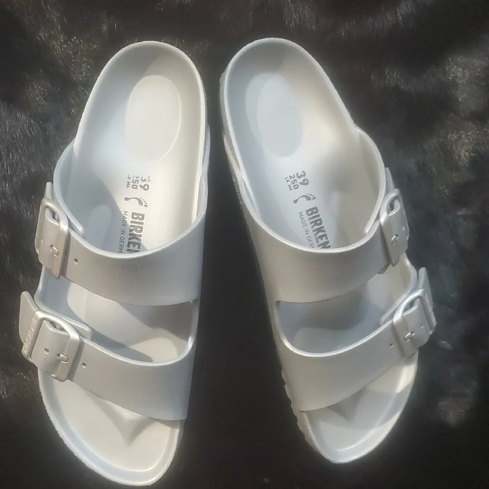 BIRKENSTOCK ARIZONA EVA SANDALS IN A METALIC /SZ: 39